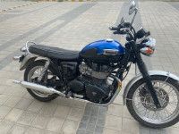 Blue/black Triumph Bonneville T100