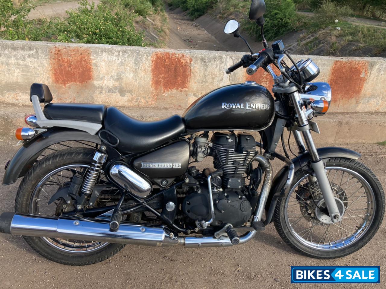 Lightning Royal Enfield Thunderbird 350