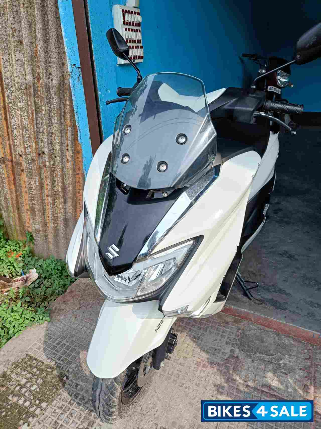 White Suzuki Burgman Street