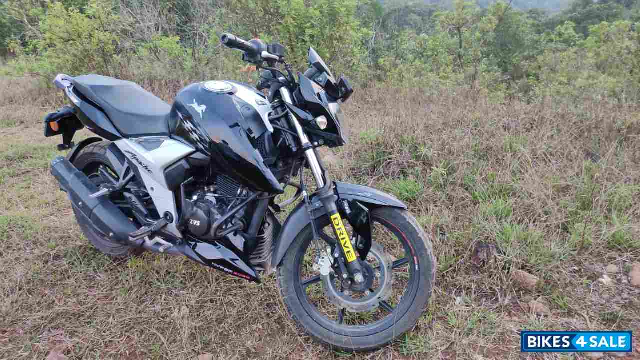 Black TVS Apache RTR 160 4V