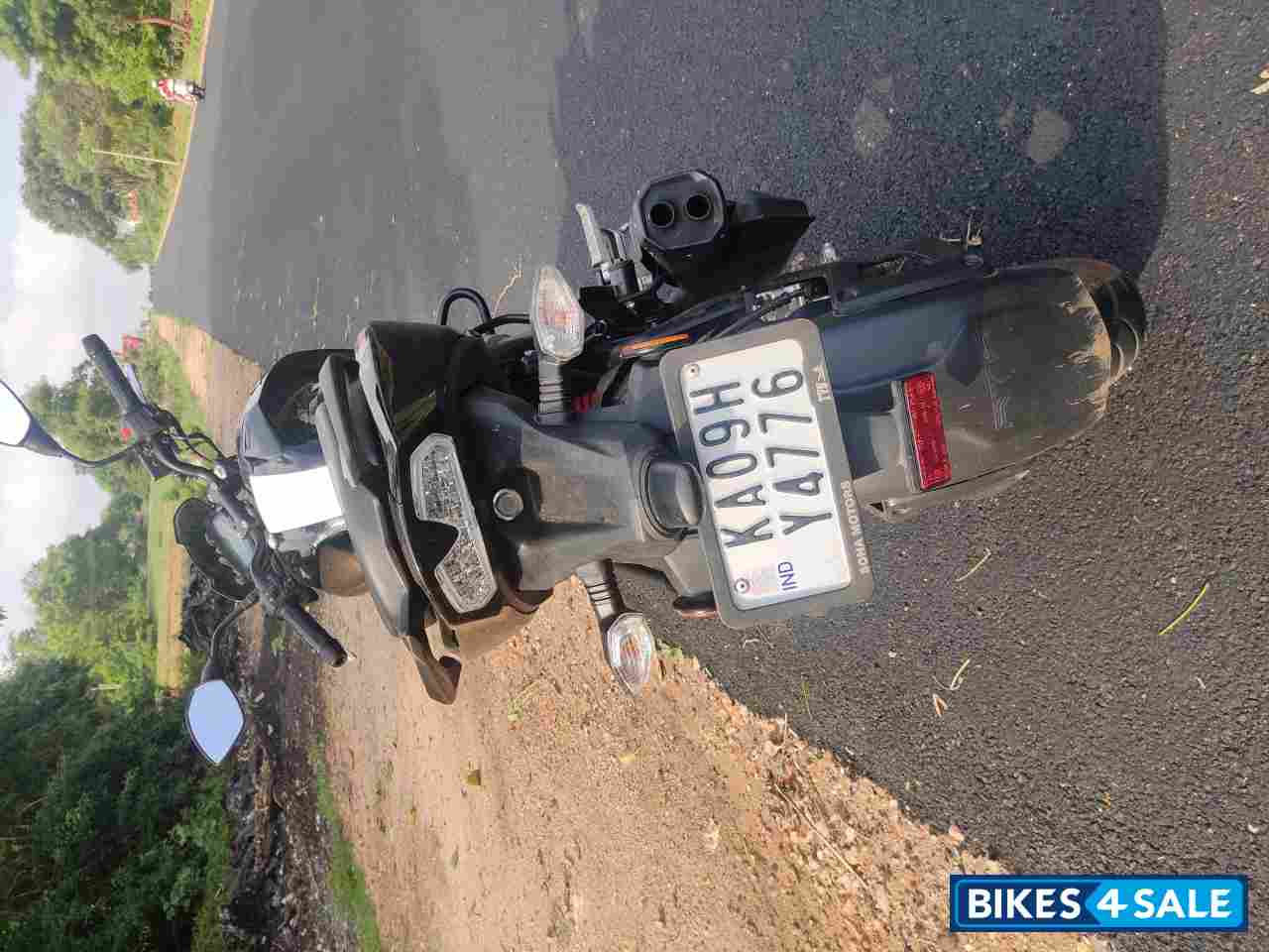 Black TVS Apache RTR 160 4V