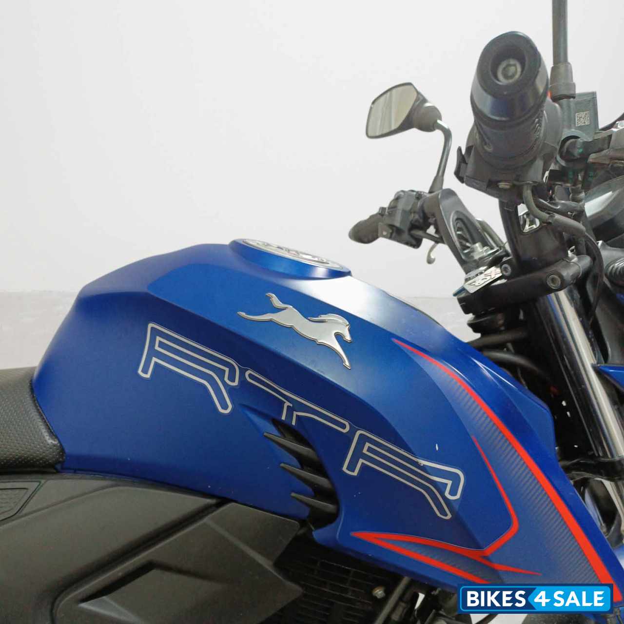 TVS Apache RTR 200 4V