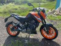 Orange KTM Duke 200