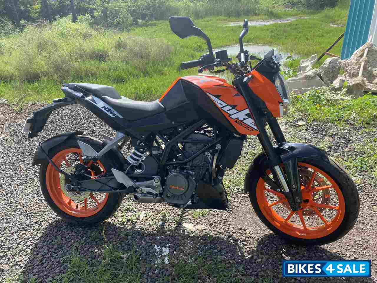 Orange KTM Duke 200