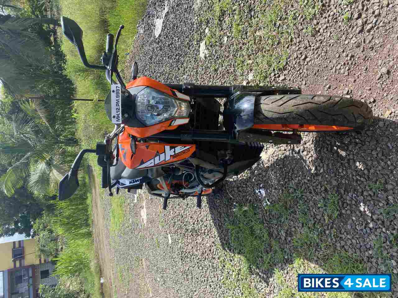 Orange KTM Duke 200 Orange KTM Duke 200