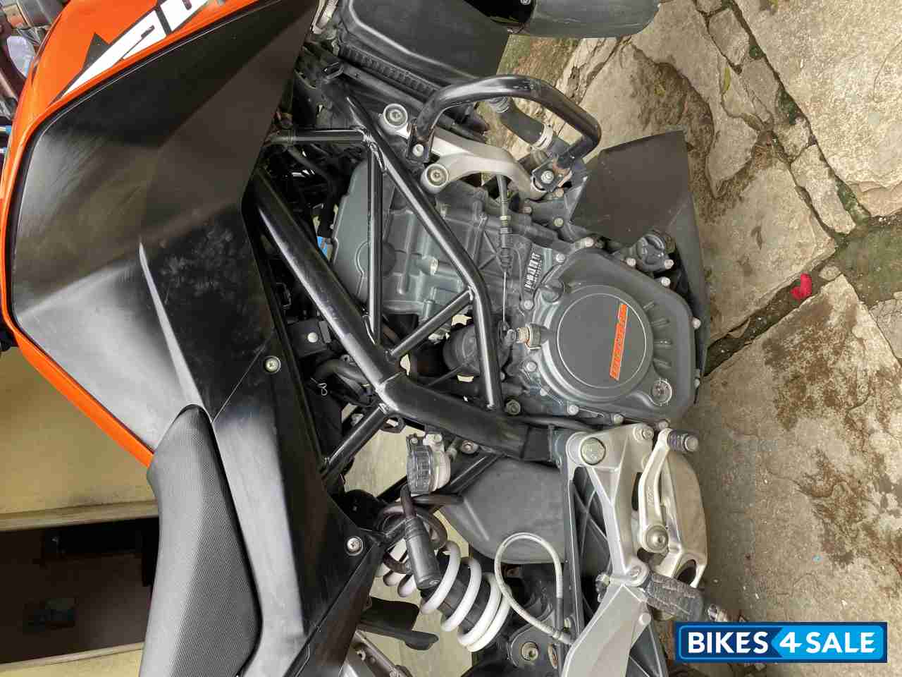 Orange KTM Duke 200 Orange KTM Duke 200