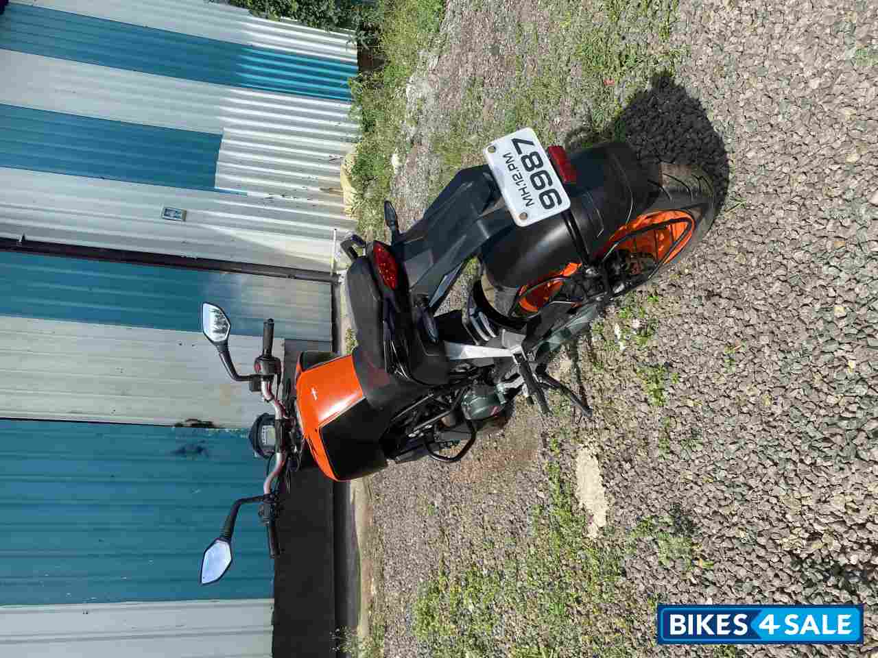 Orange KTM Duke 200 Orange KTM Duke 200
