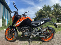 Orange KTM Duke 200