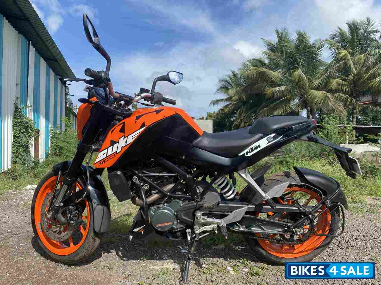 Orange KTM Duke 200 Orange KTM Duke 200
