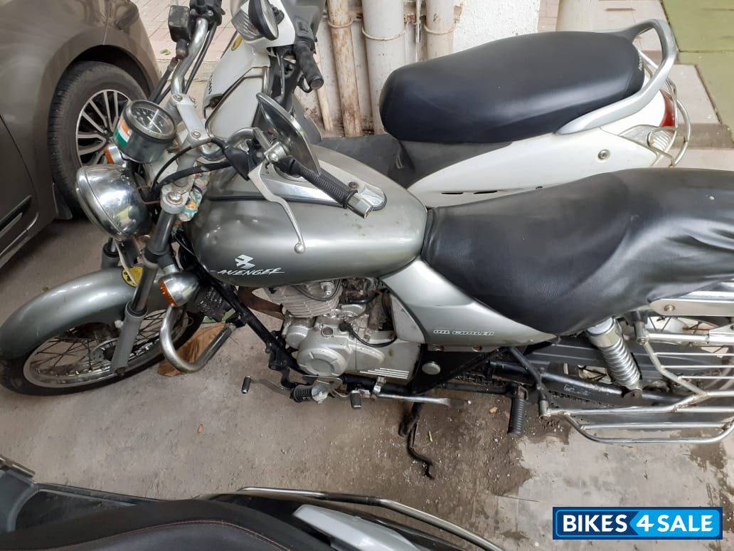 Light Gray Bajaj Avenger 220 DTS-i