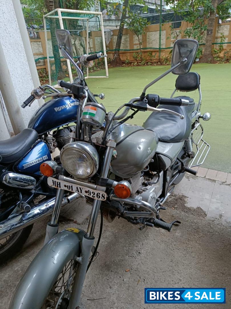 Light Gray Bajaj Avenger 220 DTS-i