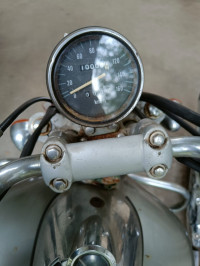 Light Gray Bajaj Avenger 220 DTS-i