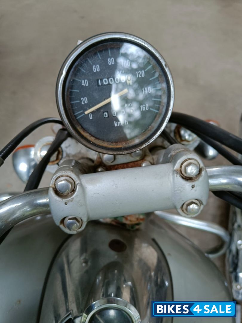 Light Gray Bajaj Avenger 220 DTS-i