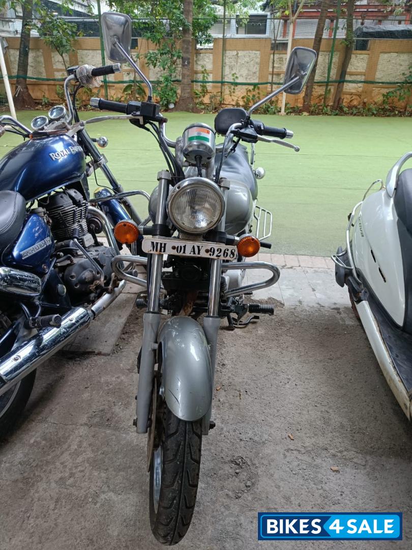 Light Gray Bajaj Avenger 220 DTS-i