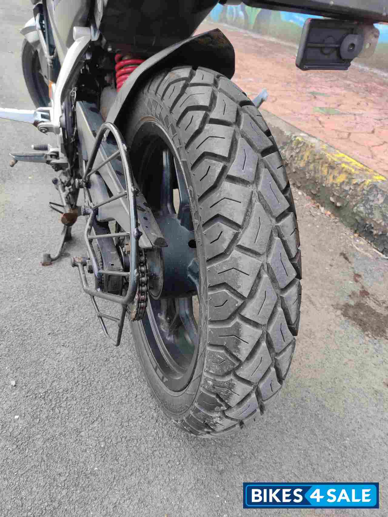 Blavk Bajaj Pulsar 200 NS