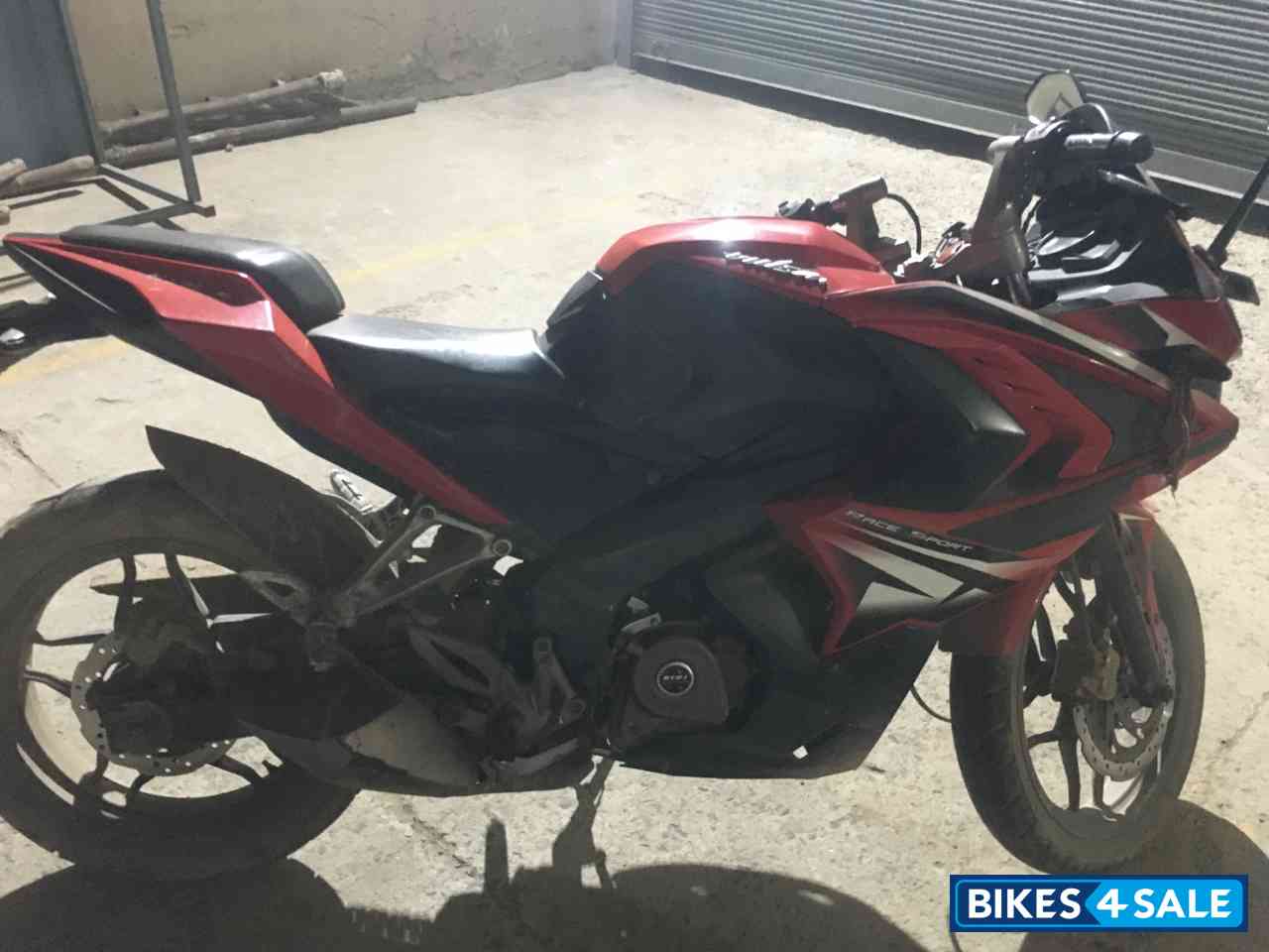 Bajaj Pulsar RS 200