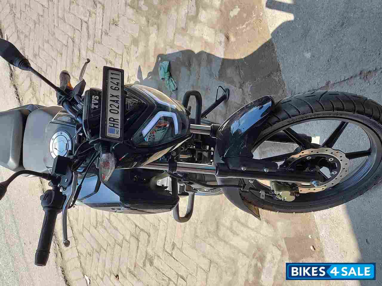 Black TVS Raider 125