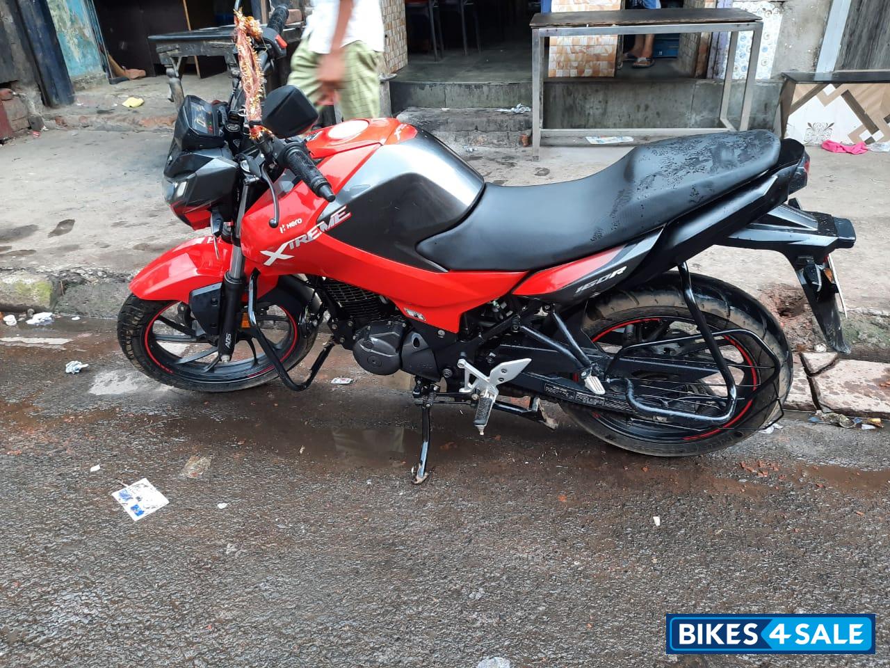 Red And Black Hero Xtreme 160R BS6
