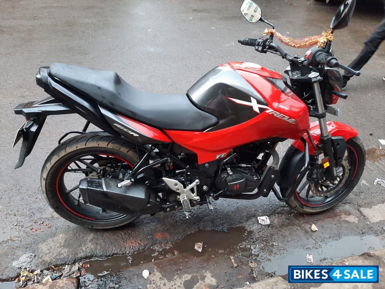 Red And Black Hero Xtreme 160R BS6