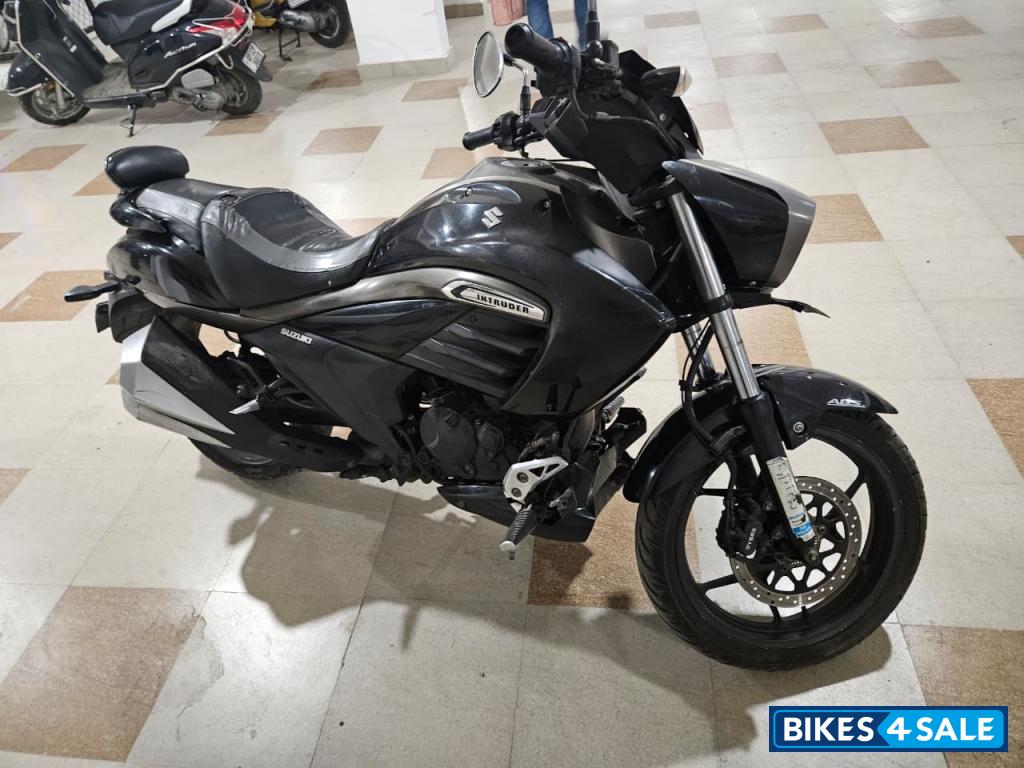 Black Suzuki Intruder 150 Black Suzuki Intruder 150