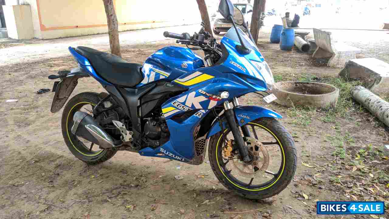 Blue Suzuki Gixxer SF Fi