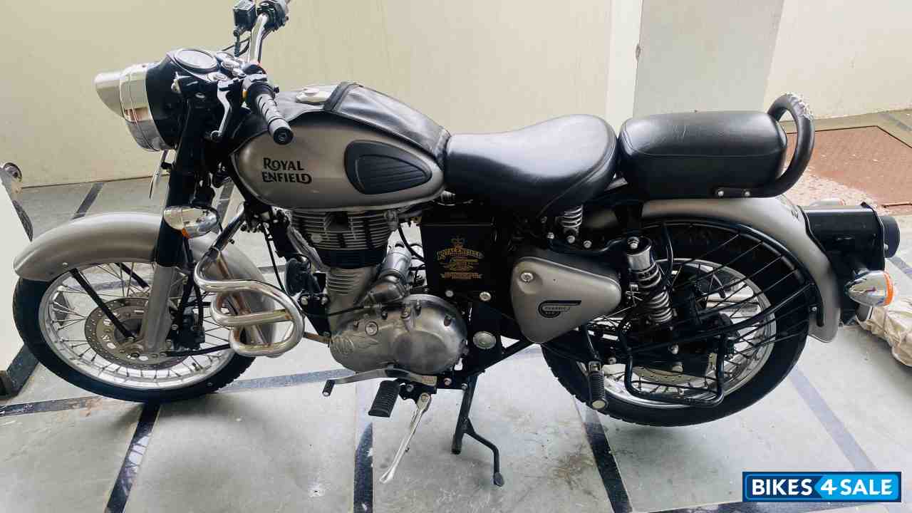 Royal Enfield Classic Gunmetal Grey Royal Enfield Classic Gunmetal Grey