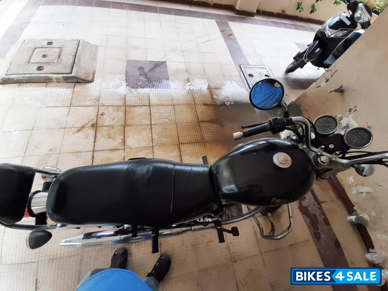 Black Royal Enfield Thunderbird TwinSpark 350