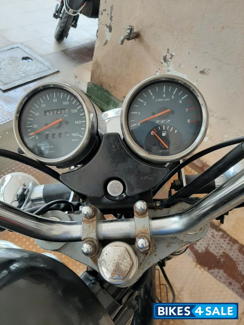 Black Royal Enfield Thunderbird TwinSpark 350