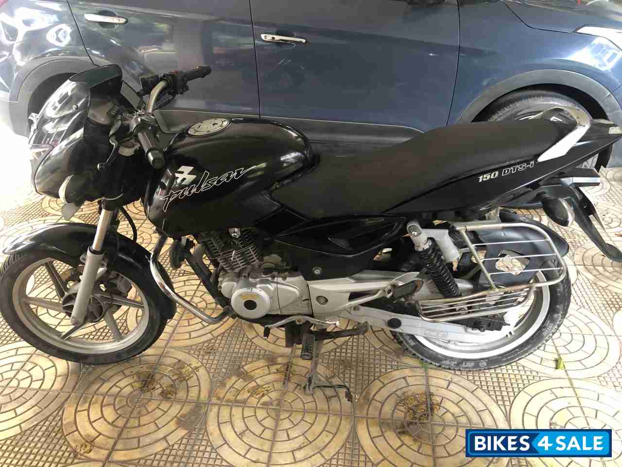 Black Bajaj Pulsar 150 Black Bajaj Pulsar 150