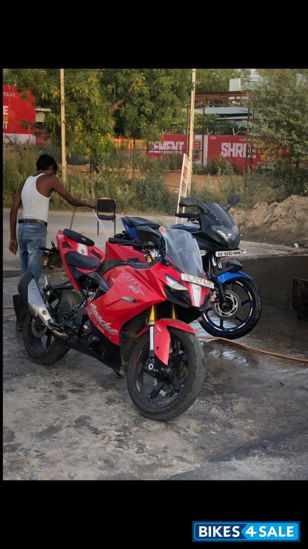 Bajaj Pulsar 220F