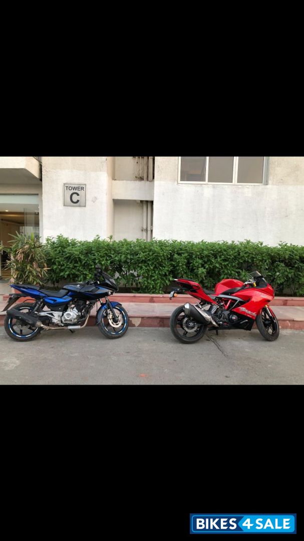 Bajaj Pulsar 220F Bajaj Pulsar 220F