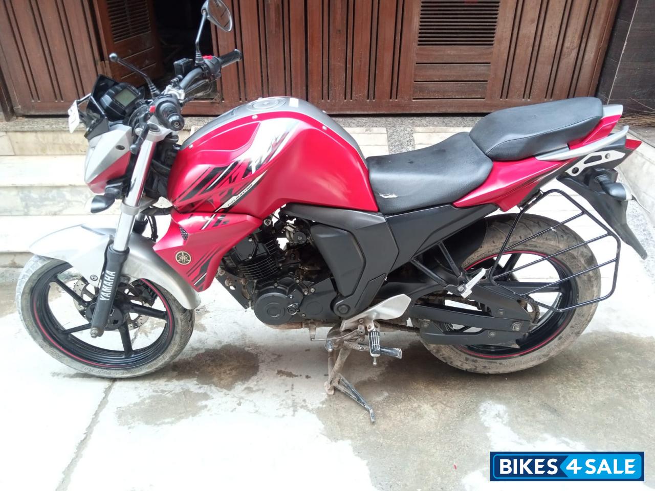 Mat Dull Red Me Yamaha FZ-S