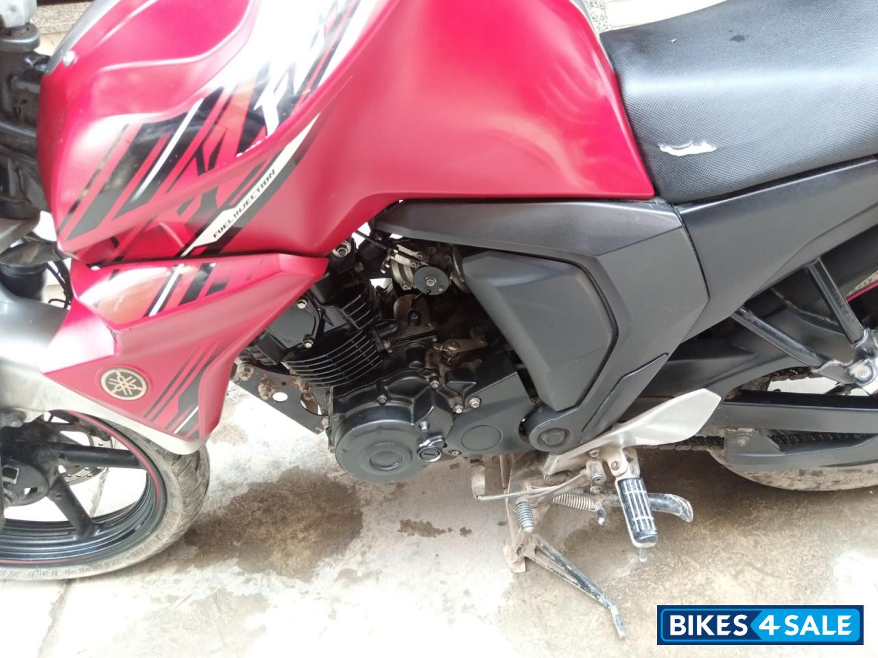 Mat Dull Red Me Yamaha FZ-S