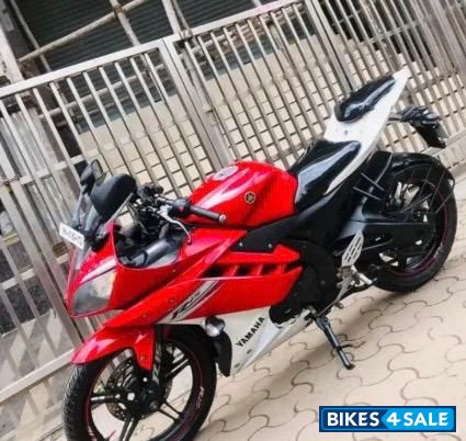Red/white Yamaha YZF R15 V2