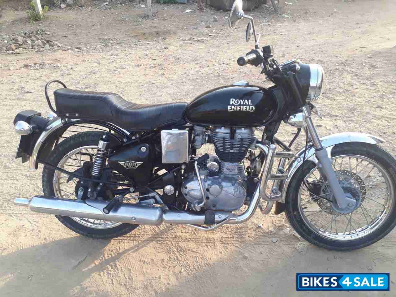 Black Royal Enfield Bullet 350