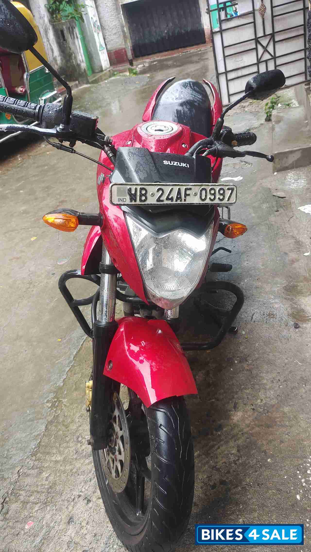 Red Suzuki Gixxer 150