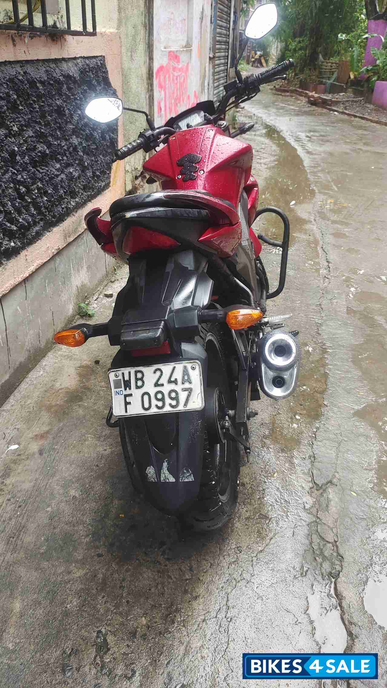 Red Suzuki Gixxer 150 Red Suzuki Gixxer 150