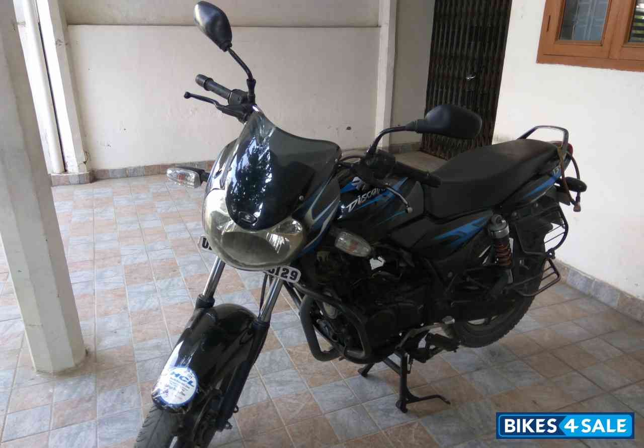 Blue Bajaj Discover DTSi 135
