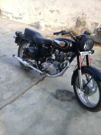 Black Royal Enfield Bullet Standard 350