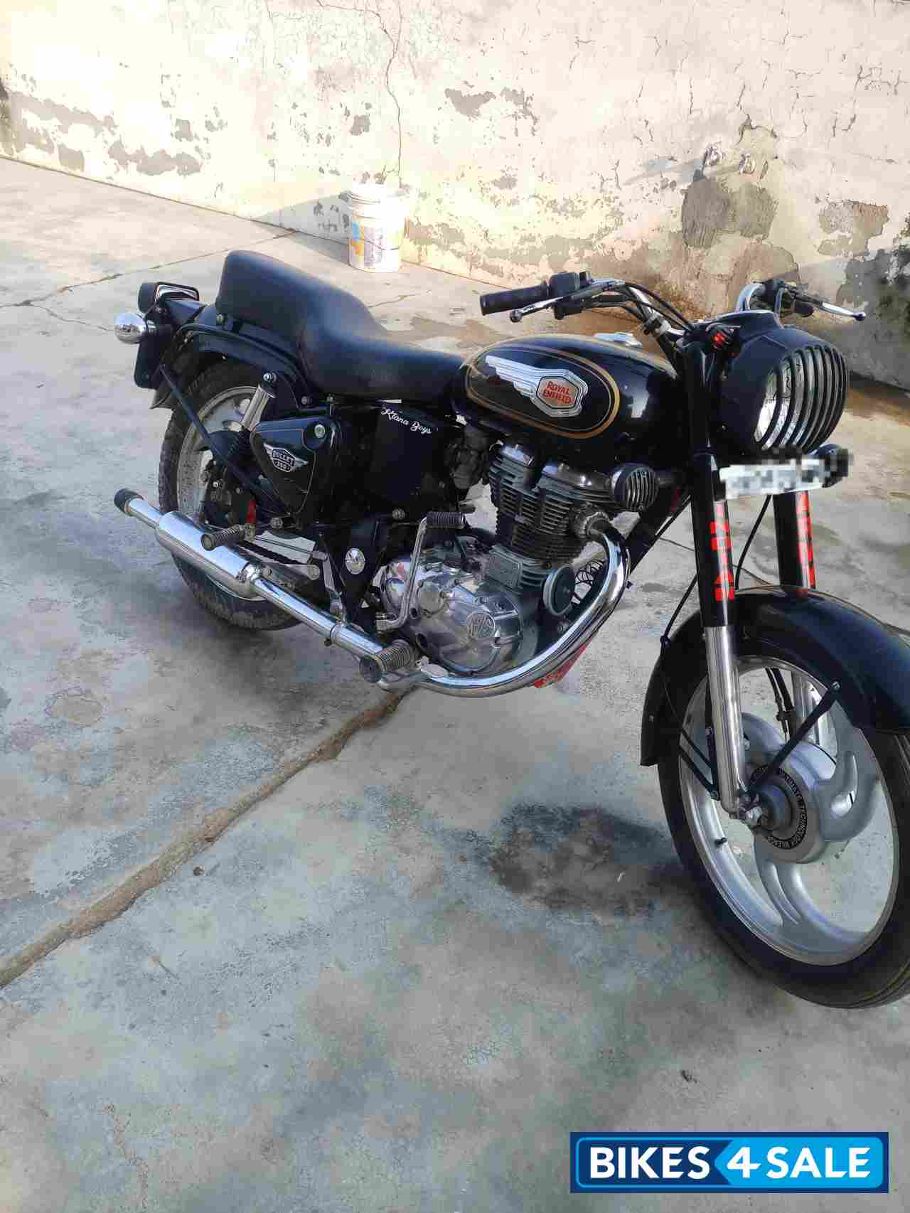 Black Royal Enfield Bullet Standard 350