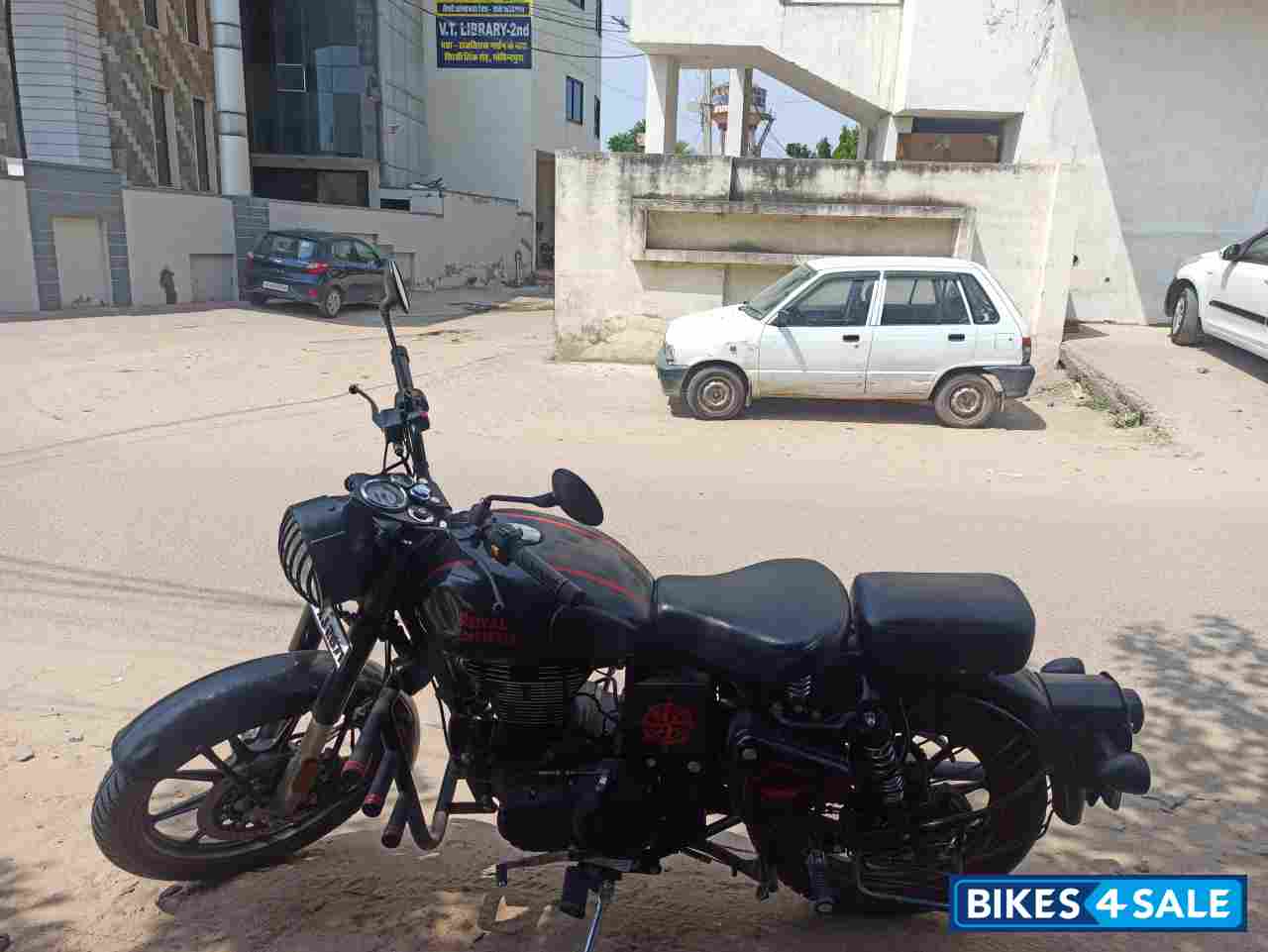 Royal Enfield Classic Stealth Black