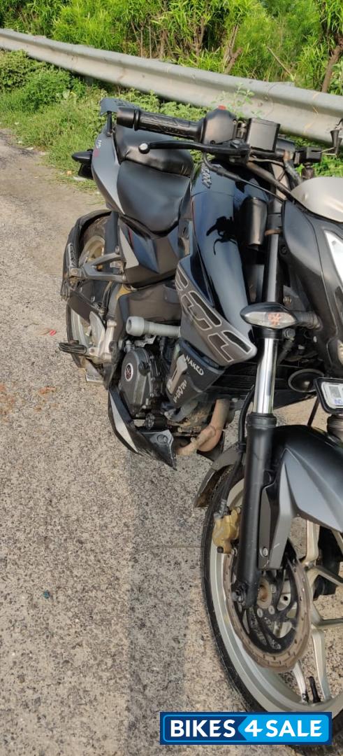 Black Bajaj Pulsar 200 NS