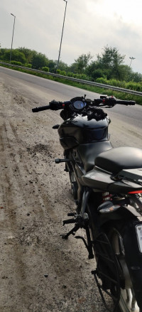 Black Bajaj Pulsar 200 NS
