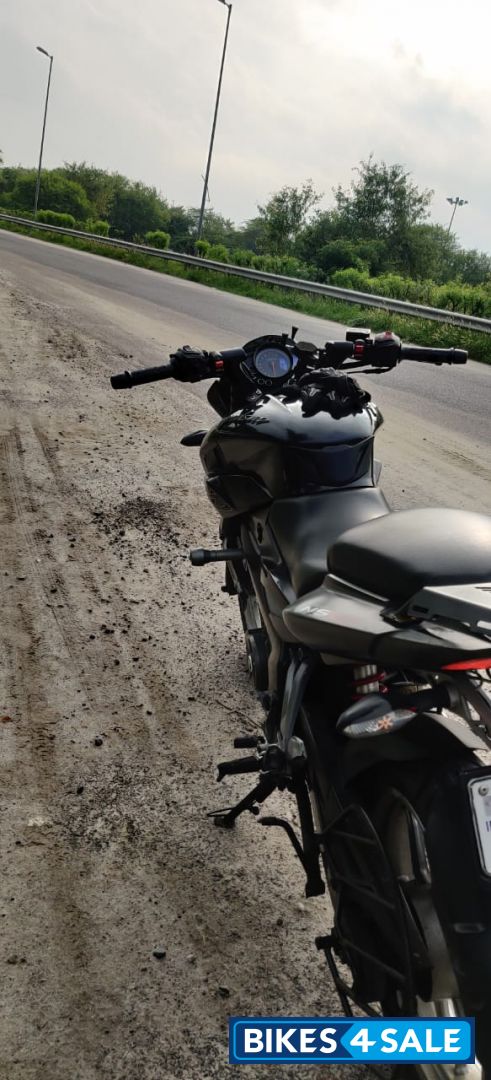Black Bajaj Pulsar 200 NS