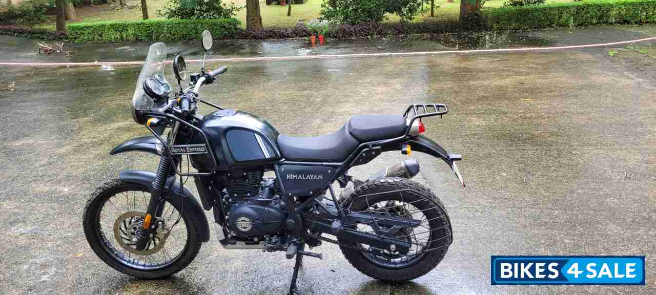 Granite Black Royal Enfield Himalayan BS VI