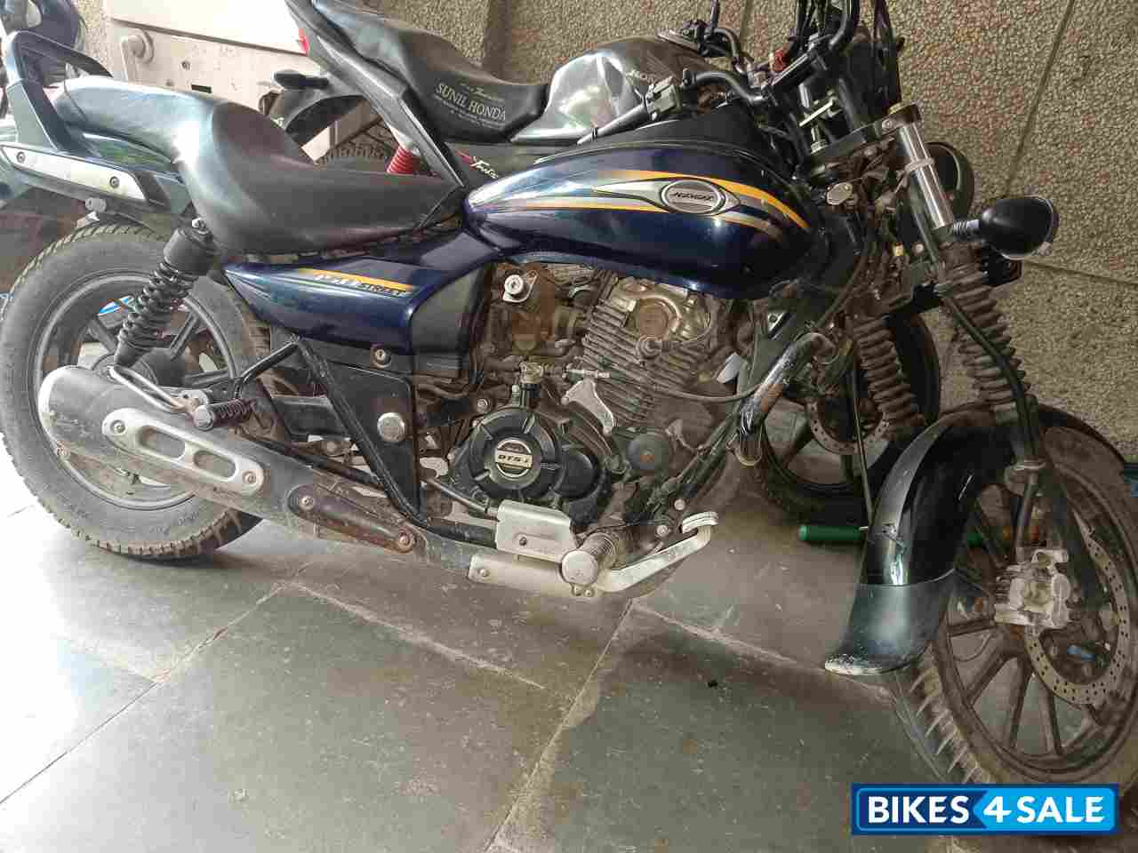 Blue Bajaj Avenger Street 150