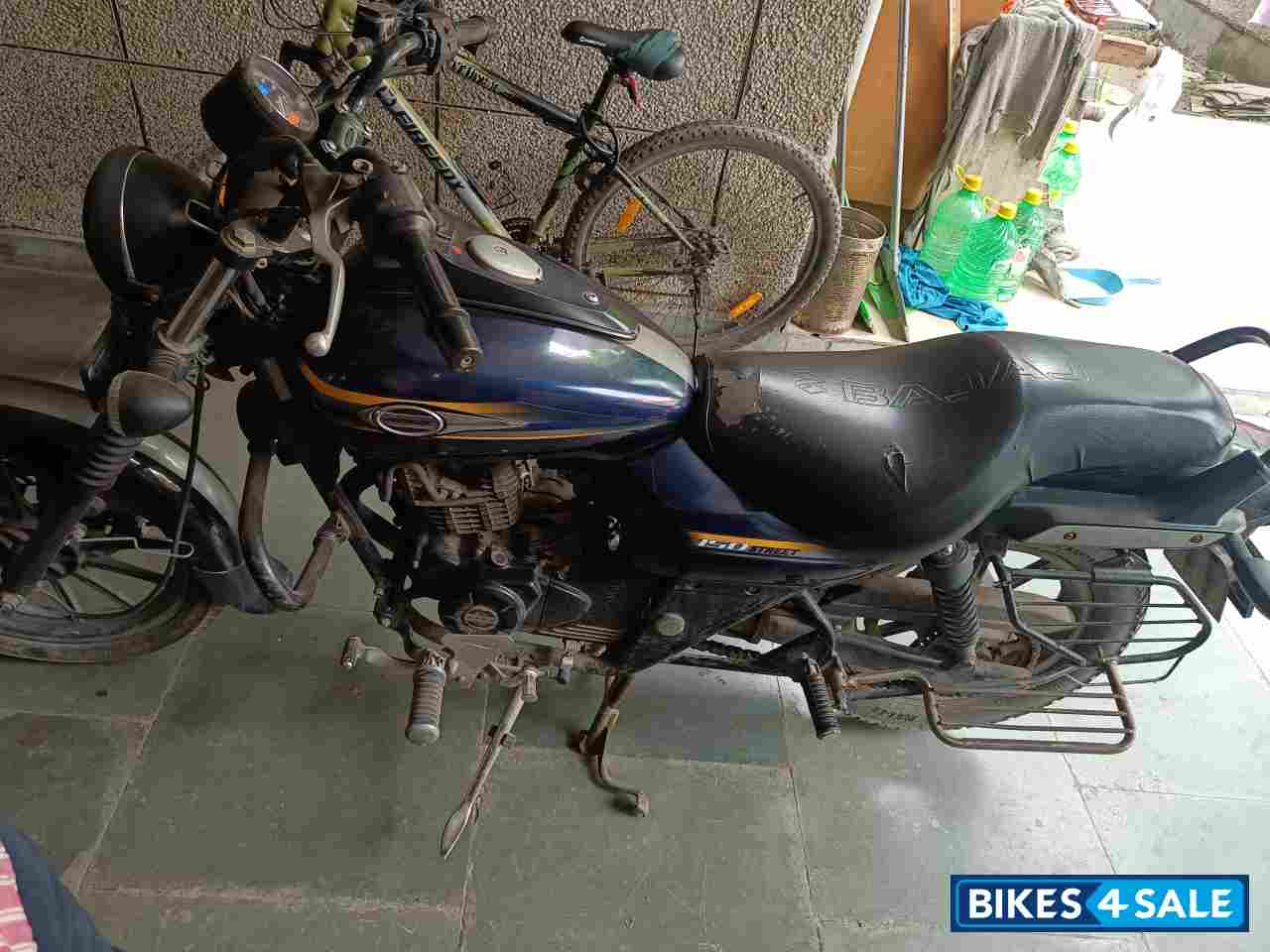 Blue Bajaj Avenger Street 150