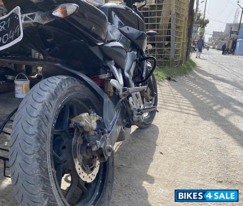 Black Bajaj Pulsar 200 NS