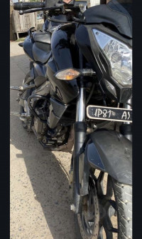 Black Bajaj Pulsar 200 NS