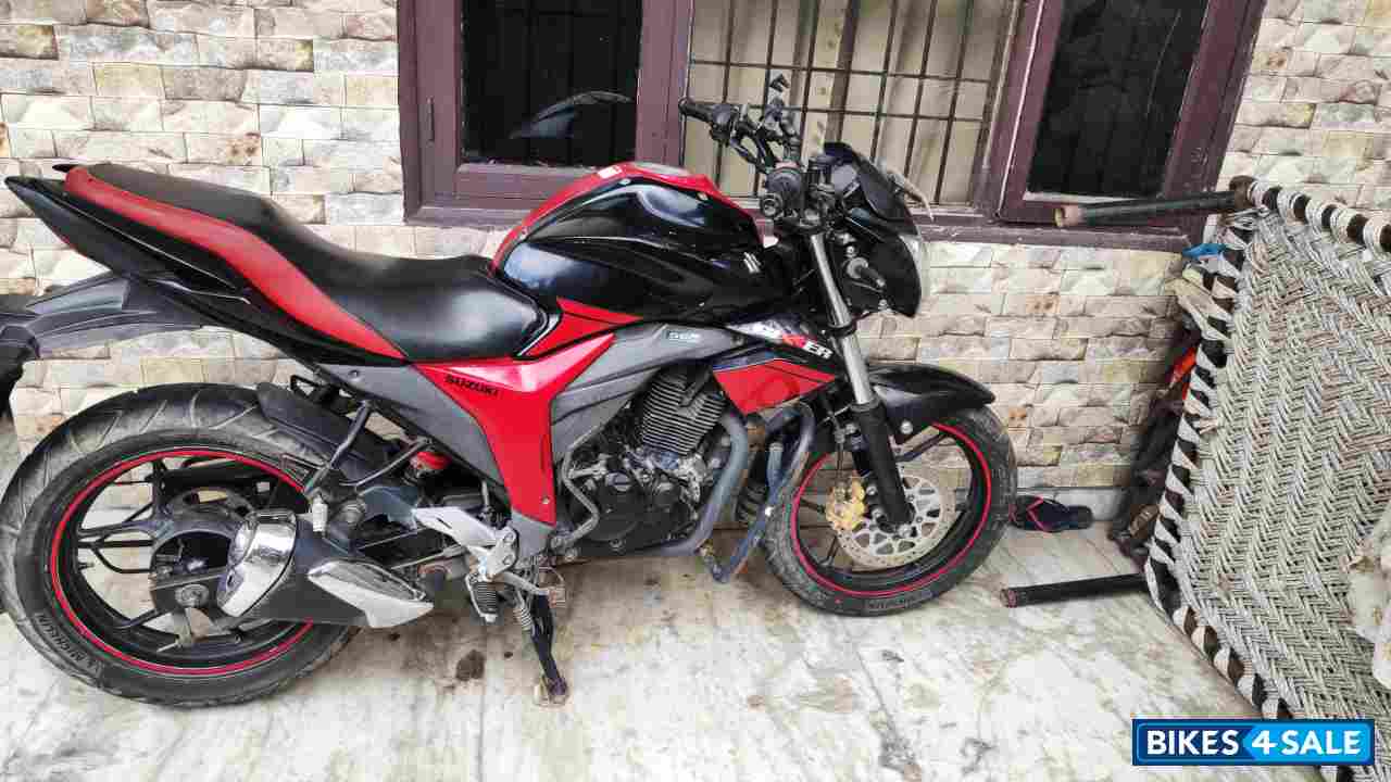 Red & Black Suzuki Gixxer 150